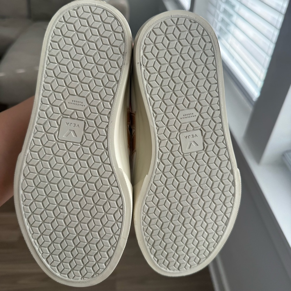 Woman’s Veja sneakers - Picture 5 of 7